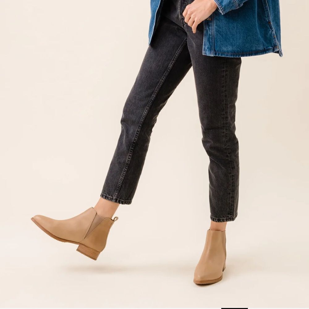 Nisolo Eva Everyday Chelsea Boot Shoes - Picture 2 of 6
